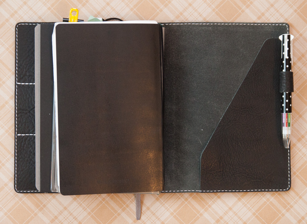 Chic Sparrow Creme Deluxe A5 Black Beauty Traveler